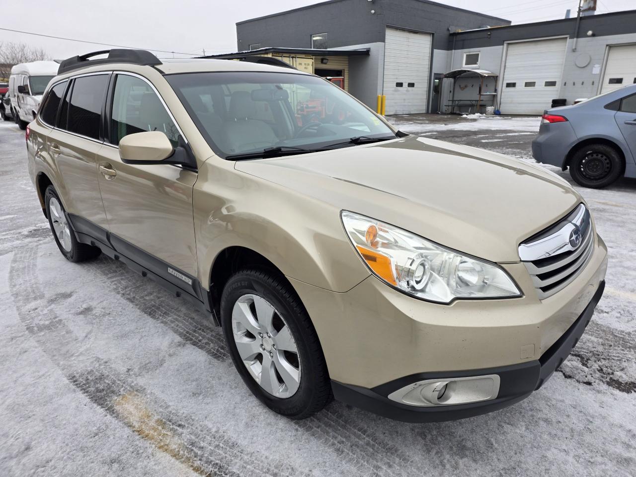 2010 Subaru Outback 2.5i Sport w/Limited Pkg/Multimedia Photo