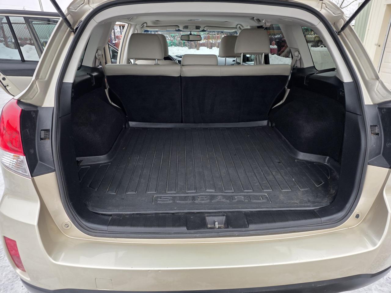 2010 Subaru Outback 2.5i Sport w/Limited Pkg/Multimedia Photo