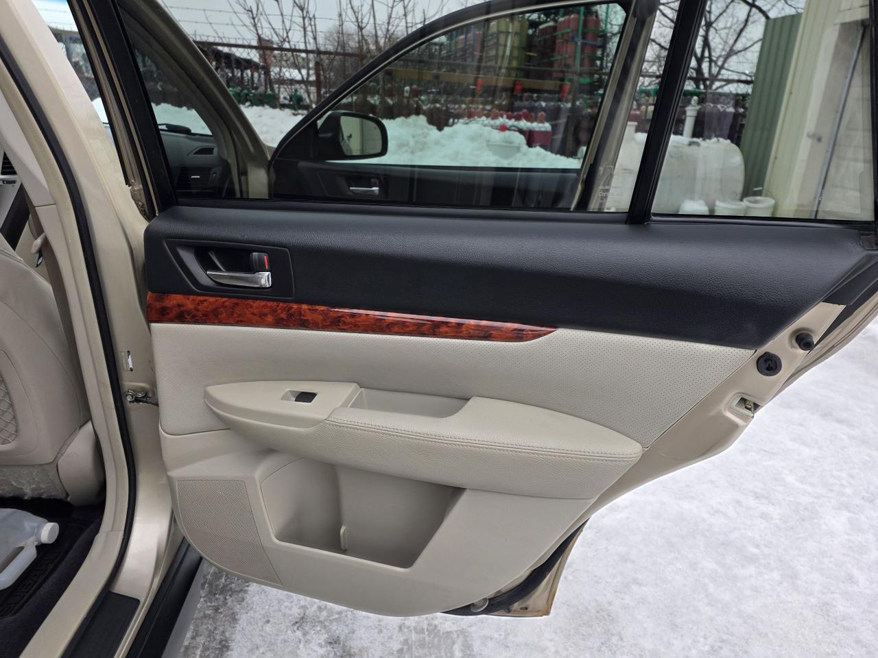 2010 Subaru Outback 2.5i Sport w/Limited Pkg/Multimedia Photo