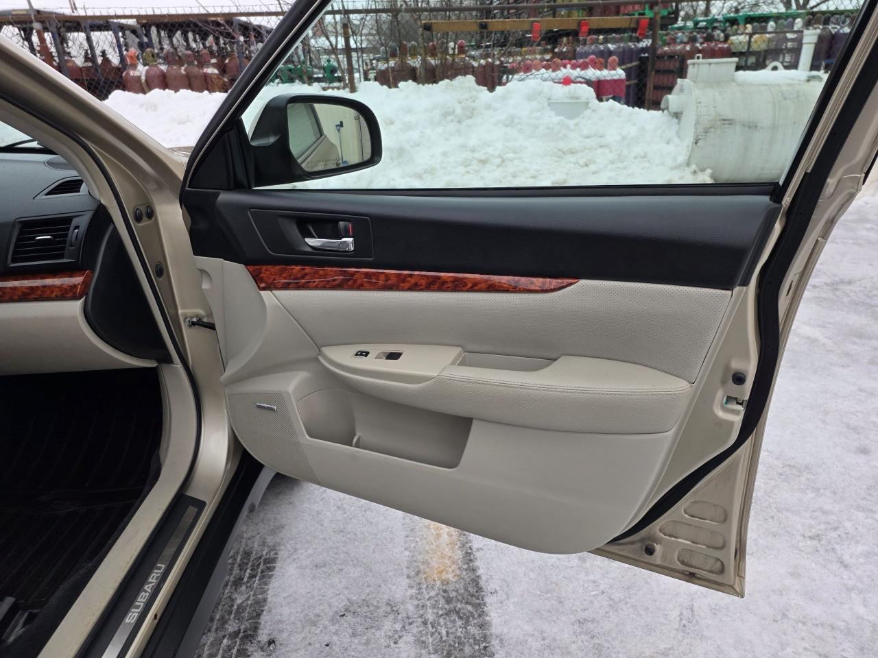 2010 Subaru Outback 2.5i Sport w/Limited Pkg/Multimedia Photo