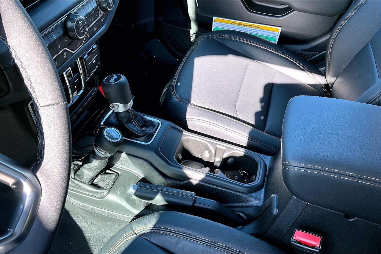 2026 Jeep Wrangler SAHARA 4DR | Sky-Top | Leather | Nav | Side Steps Photo