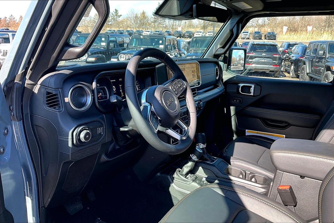 2026 Jeep Wrangler SAHARA 4DR | Sky-Top | Leather | Nav | Side Steps Photo