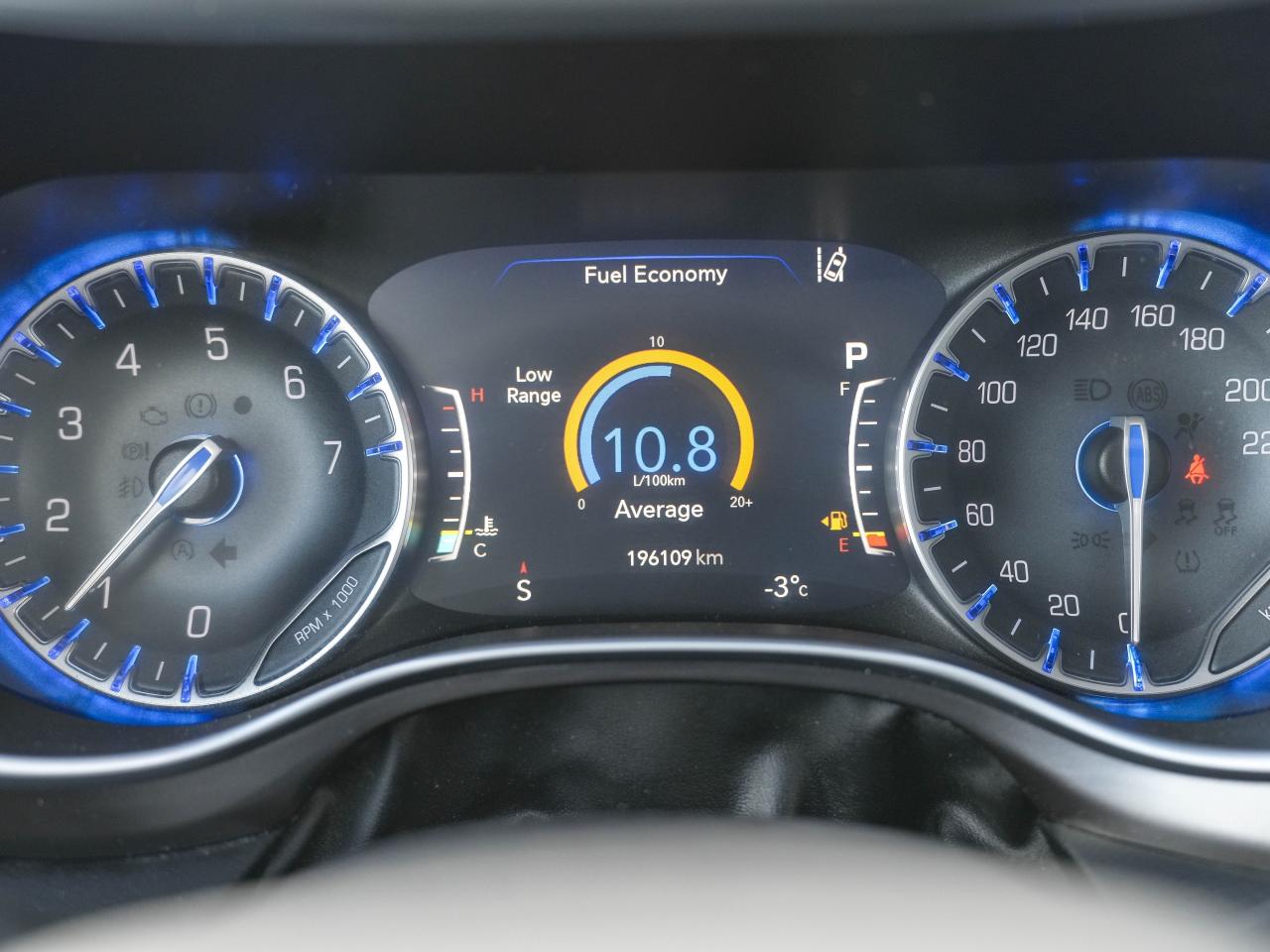 2017 Chrysler Pacifica LIMITED | SUPER CLEAN | FAMILY FUN! | TVS Photo