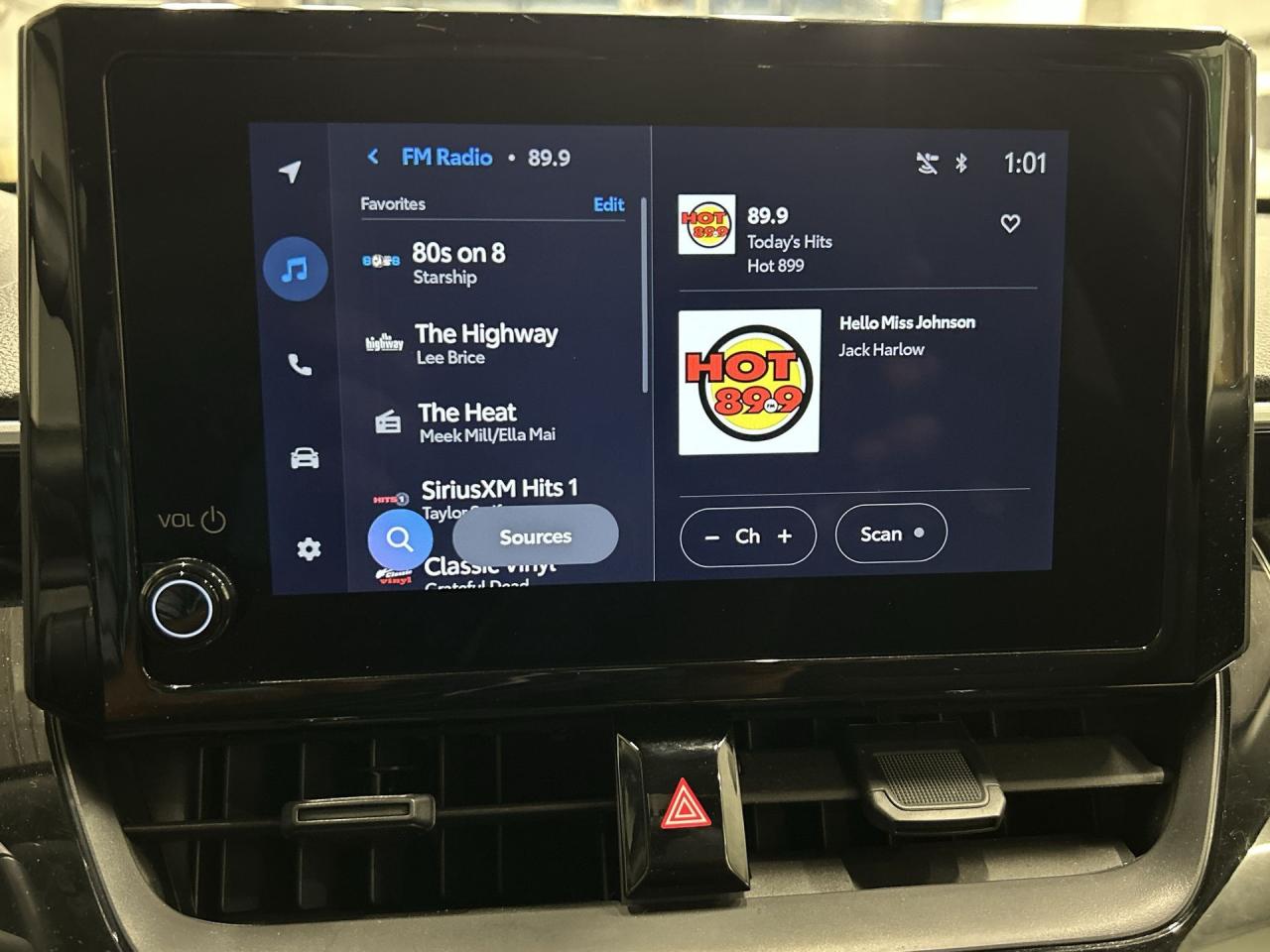 2024 Toyota Corolla Cross LW AWD | LOW KMS! | HTD SEATS | WIRELESS CARPLAY Photo