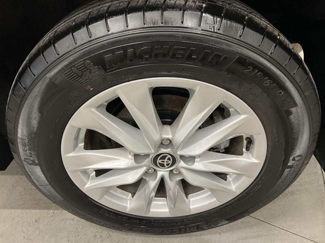 2024 Toyota Corolla Cross LE AWD | LOW KMS! | HTD SEATS | WIRELESS CARPLAY Photo