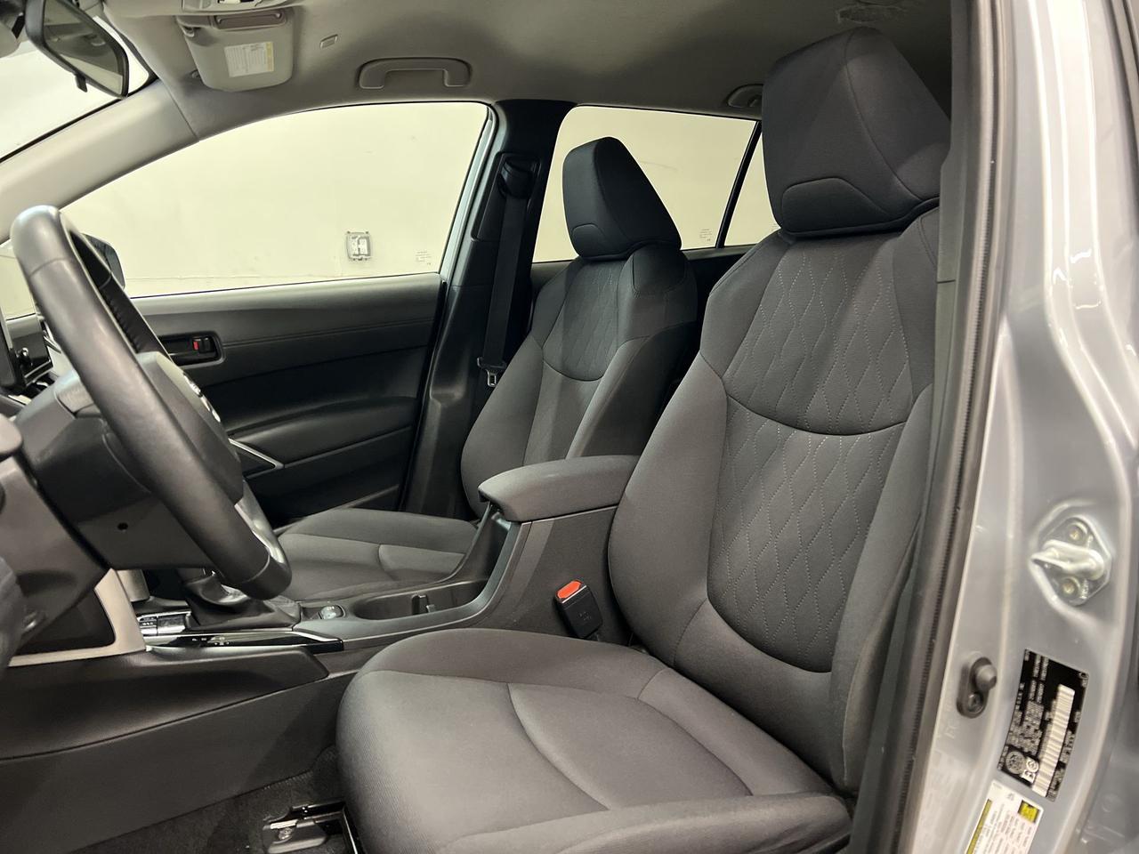 2024 Toyota Corolla Cross LE AWD | LOW KMS! | HTD SEATS | WIRELESS CARPLAY Photo