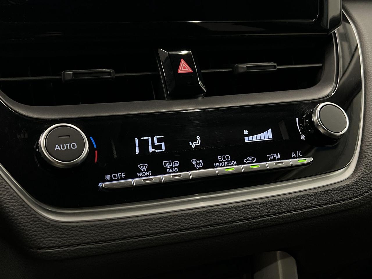 2024 Toyota Corolla Cross LE AWD | LOW KMS! | HTD SEATS | WIRELESS CARPLAY Photo
