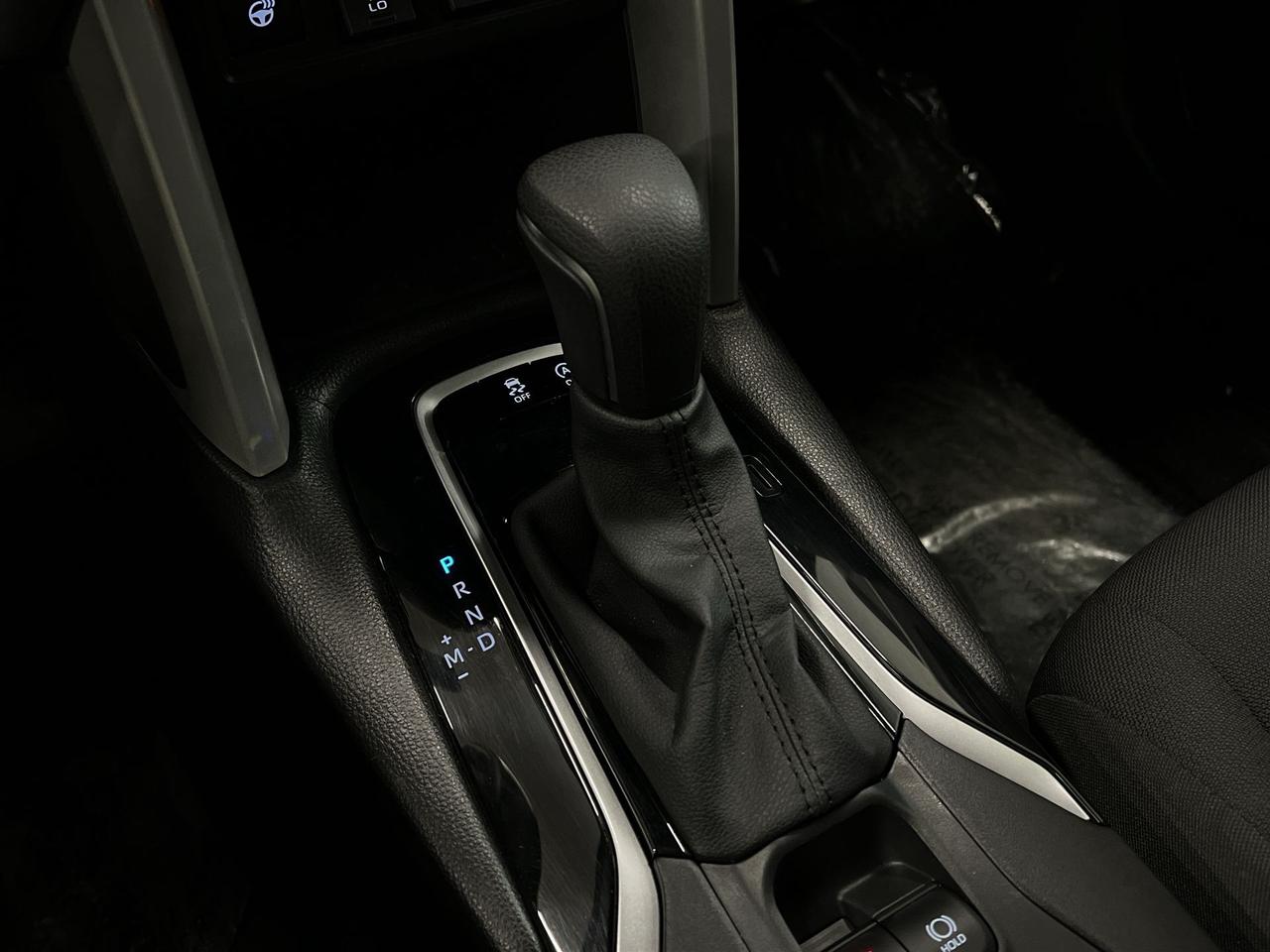 2024 Toyota Corolla Cross LE AWD | LOW KMS! | HTD SEATS | WIRELESS CARPLAY Photo
