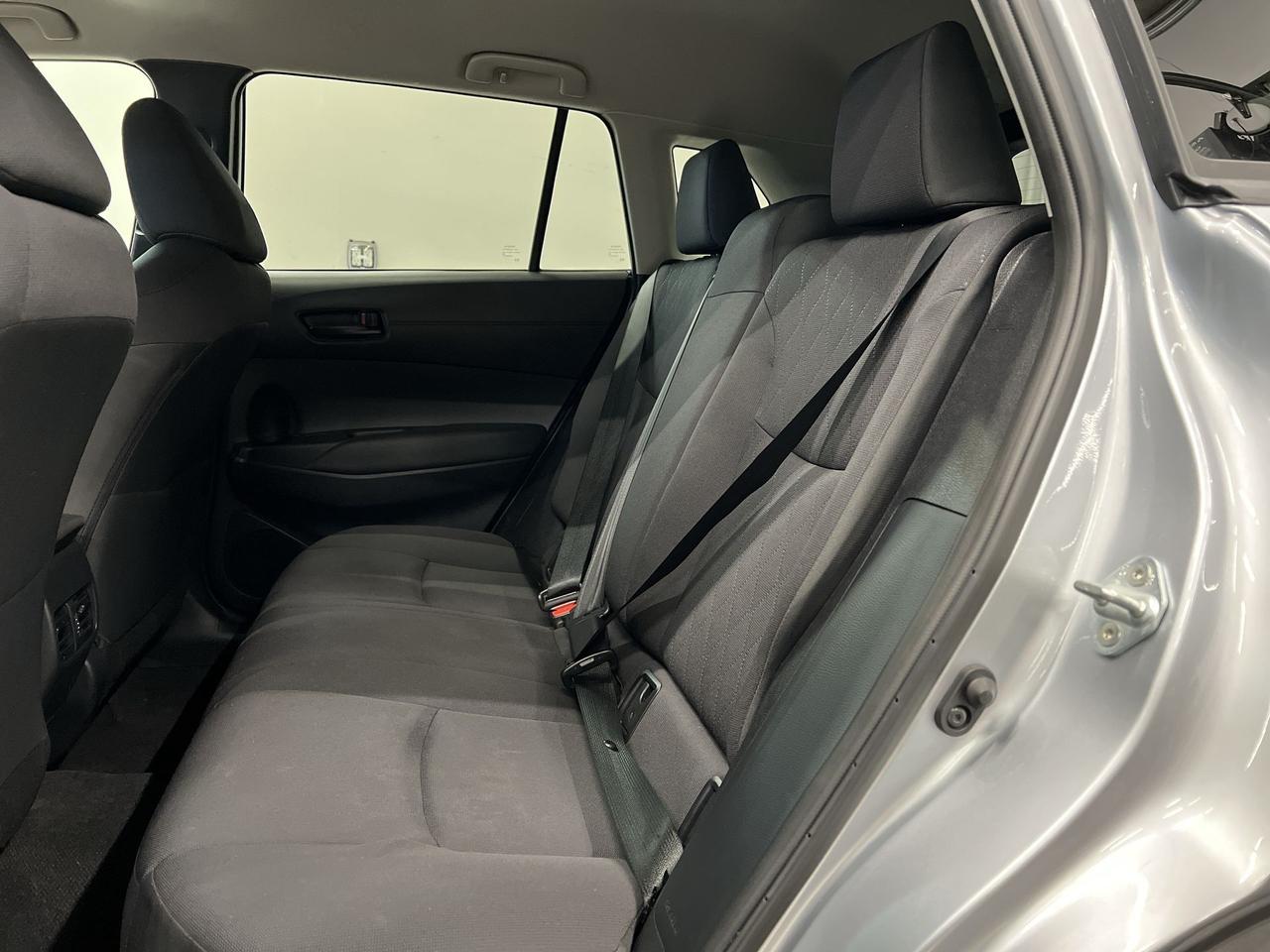 2024 Toyota Corolla Cross LE AWD | LOW KMS! | HTD SEATS | WIRELESS CARPLAY Photo