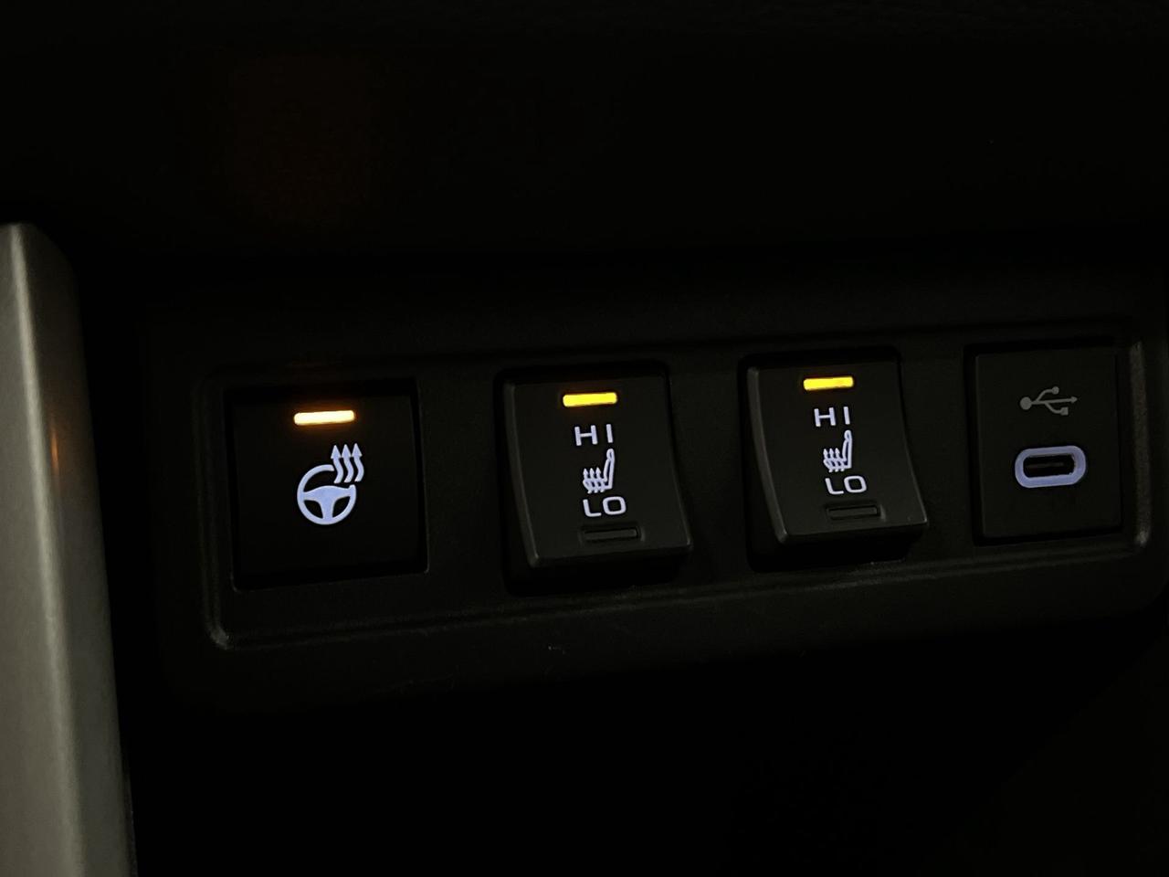 2024 Toyota Corolla Cross LE AWD | LOW KMS! | HTD SEATS | WIRELESS CARPLAY Photo