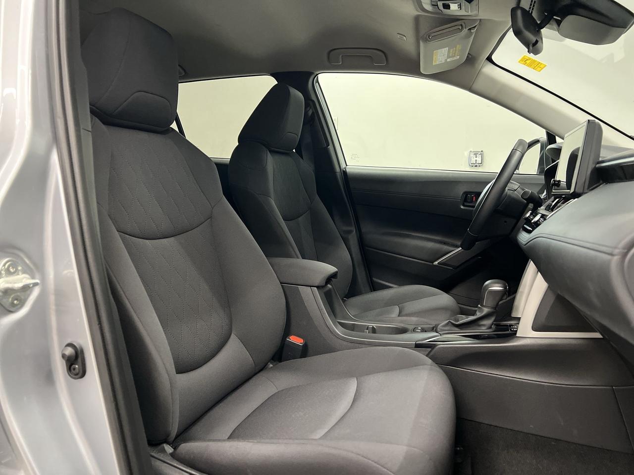 2024 Toyota Corolla Cross LE AWD | LOW KMS! | HTD SEATS | WIRELESS CARPLAY Photo