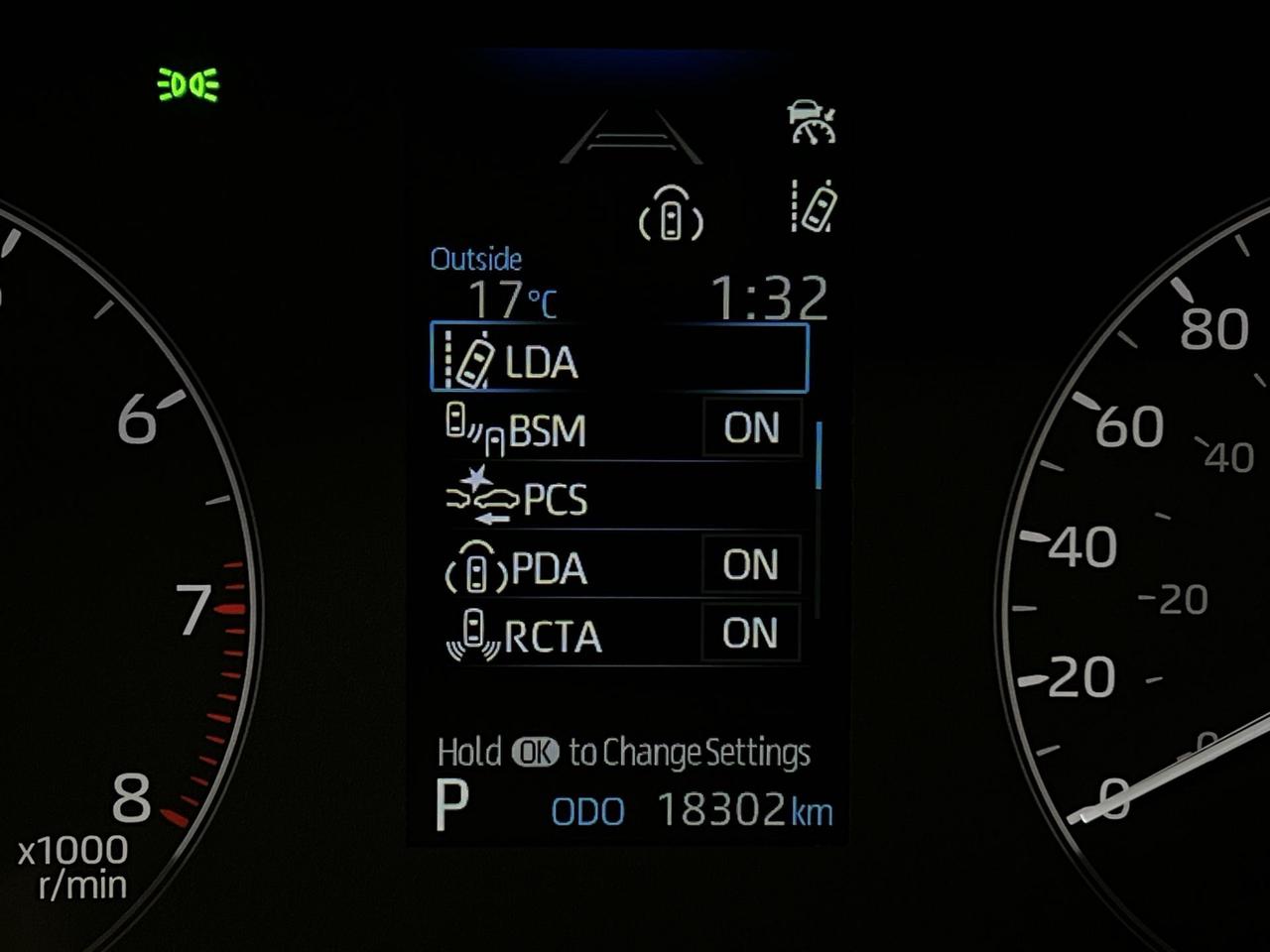 2024 Toyota Corolla Cross LE AWD | LOW KMS! | HTD SEATS | WIRELESS CARPLAY Photo