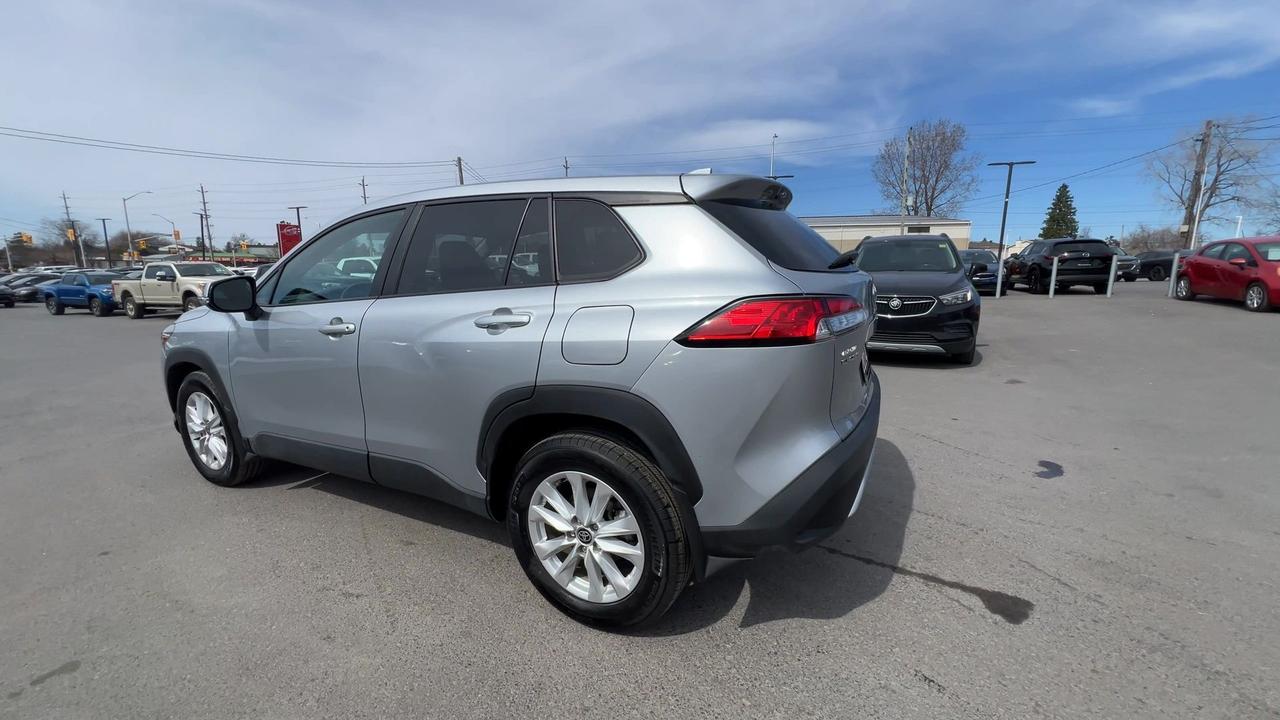 2024 Toyota Corolla Cross LE AWD | LOW KMS! | HTD SEATS | WIRELESS CARPLAY Photo