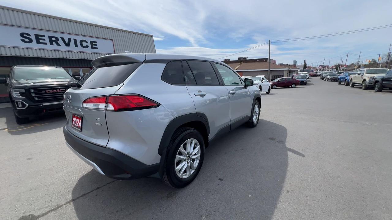 2024 Toyota Corolla Cross LE AWD | LOW KMS! | HTD SEATS | WIRELESS CARPLAY Photo