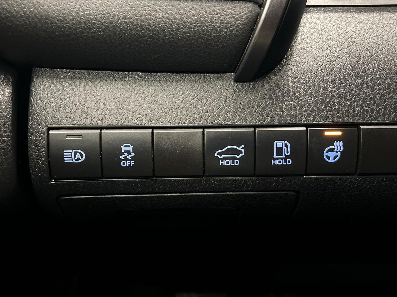 2023 Toyota Camry SE AWD | HTD LEATHER | CARPLAY | 17IN ALLOYS | A/C Photo