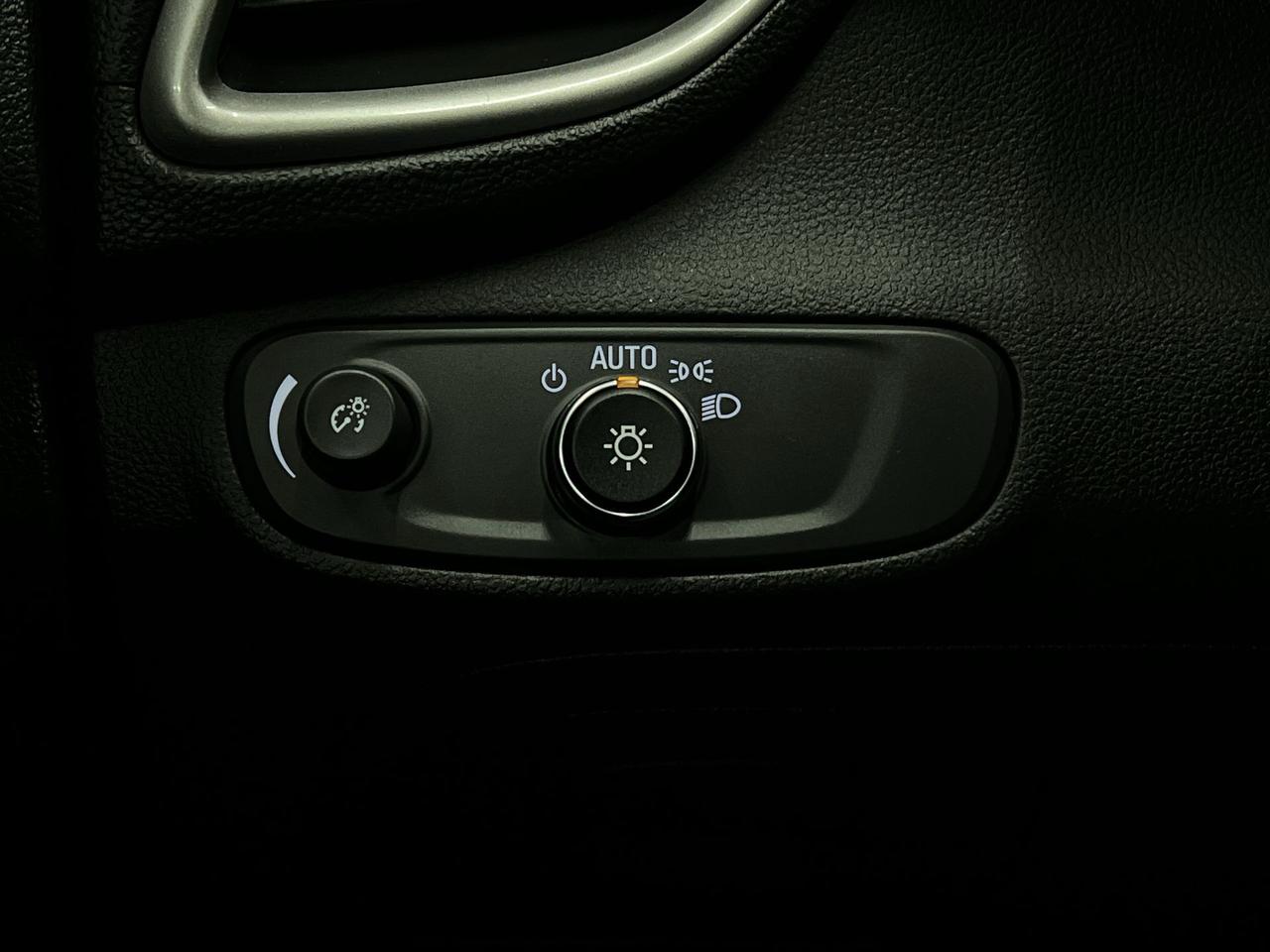 2022 Chevrolet Trax LT SPORT AWD| ONLY 19,000KMS | CARPLAY | ALLOYS Photo