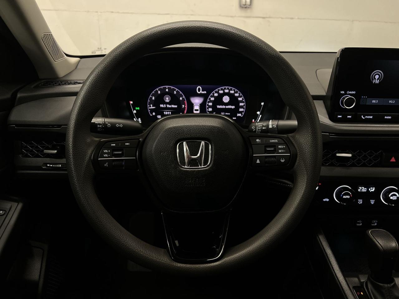 2023 Honda Accord SUNROOF | HTD SEATS | CARPLAY | REMOTE START | A/C Photo