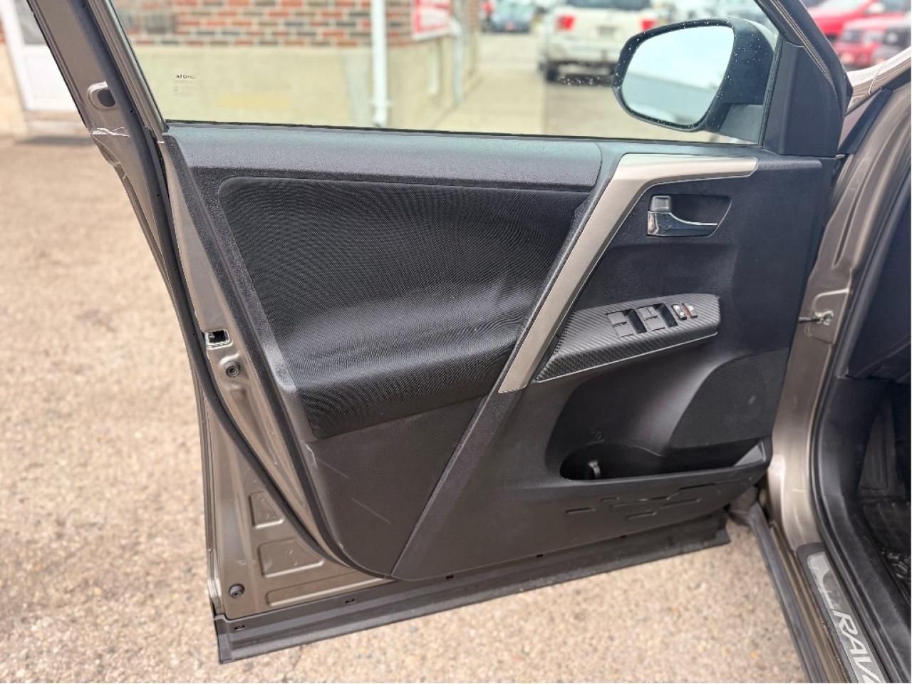 2015 Toyota RAV4 XLE, Very Well Maintained, Drives Great !! Photo