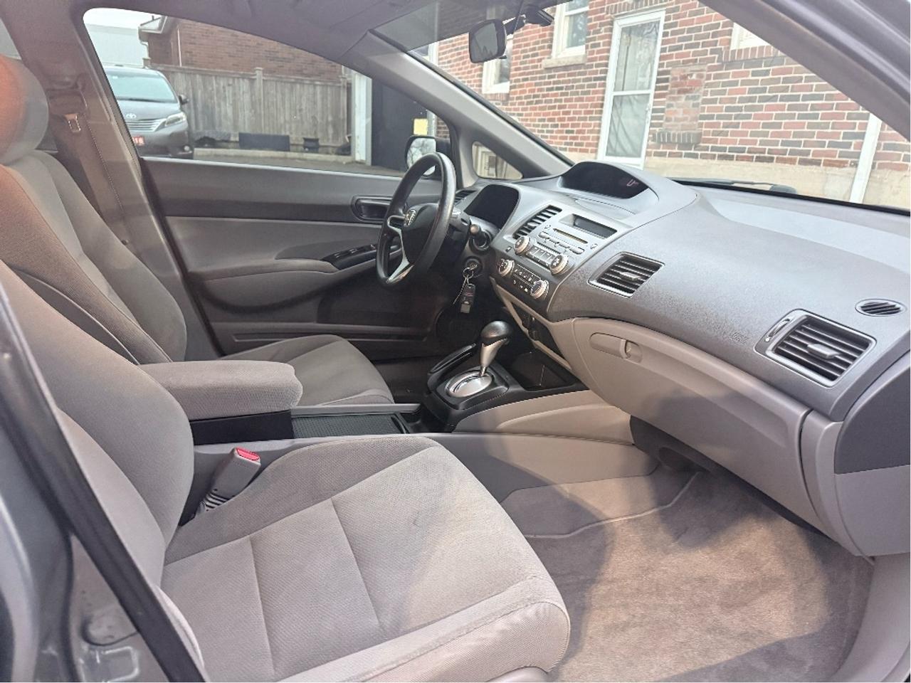 2009 Honda Civic DX-G Photo