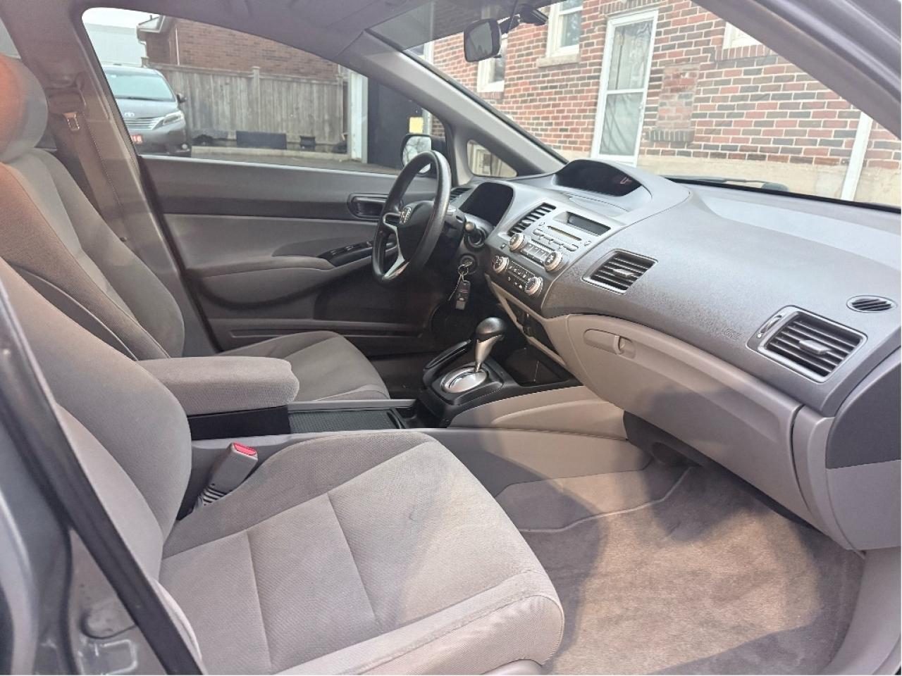 2009 Honda Civic DX-G Photo