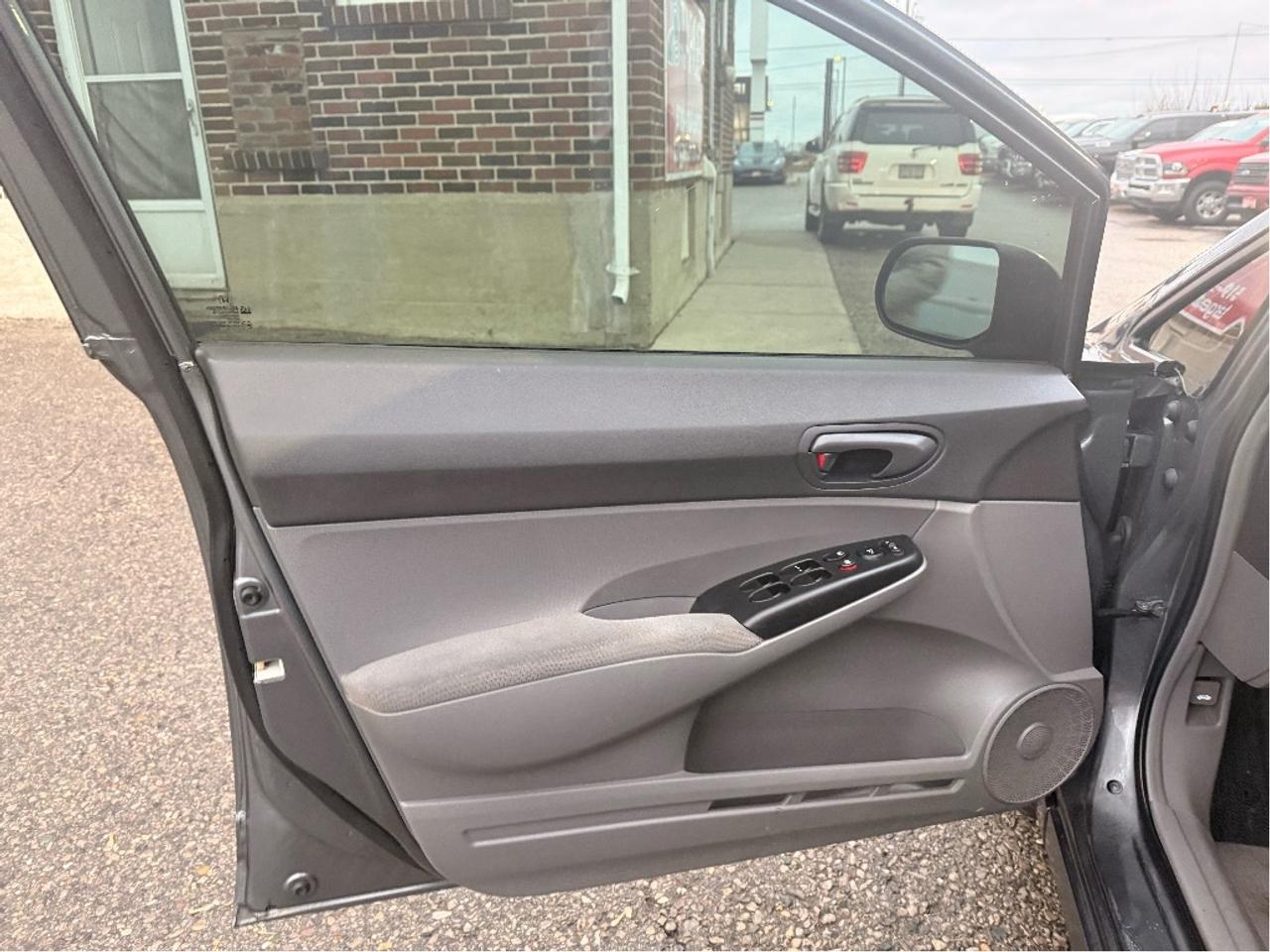 2009 Honda Civic DX-G Photo