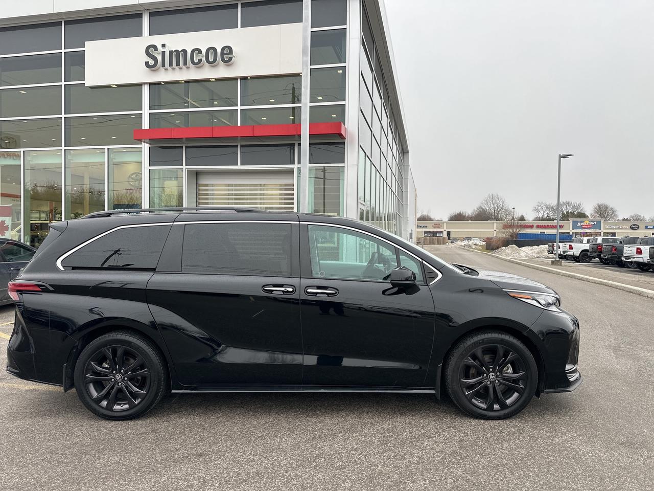2023 Toyota Sienna XSE Photo