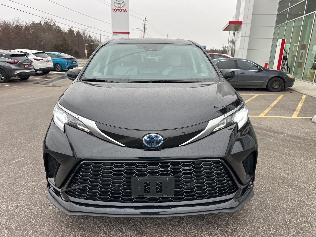 2023 Toyota Sienna XSE Photo