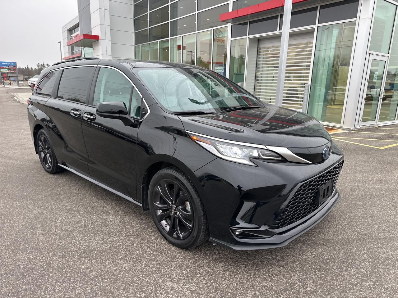 2023 Toyota Sienna XSE Photo3