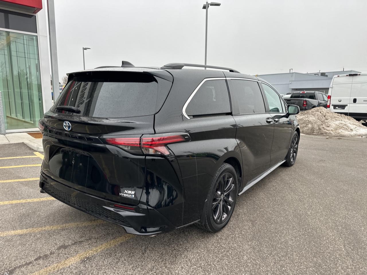 2023 Toyota Sienna XSE Photo