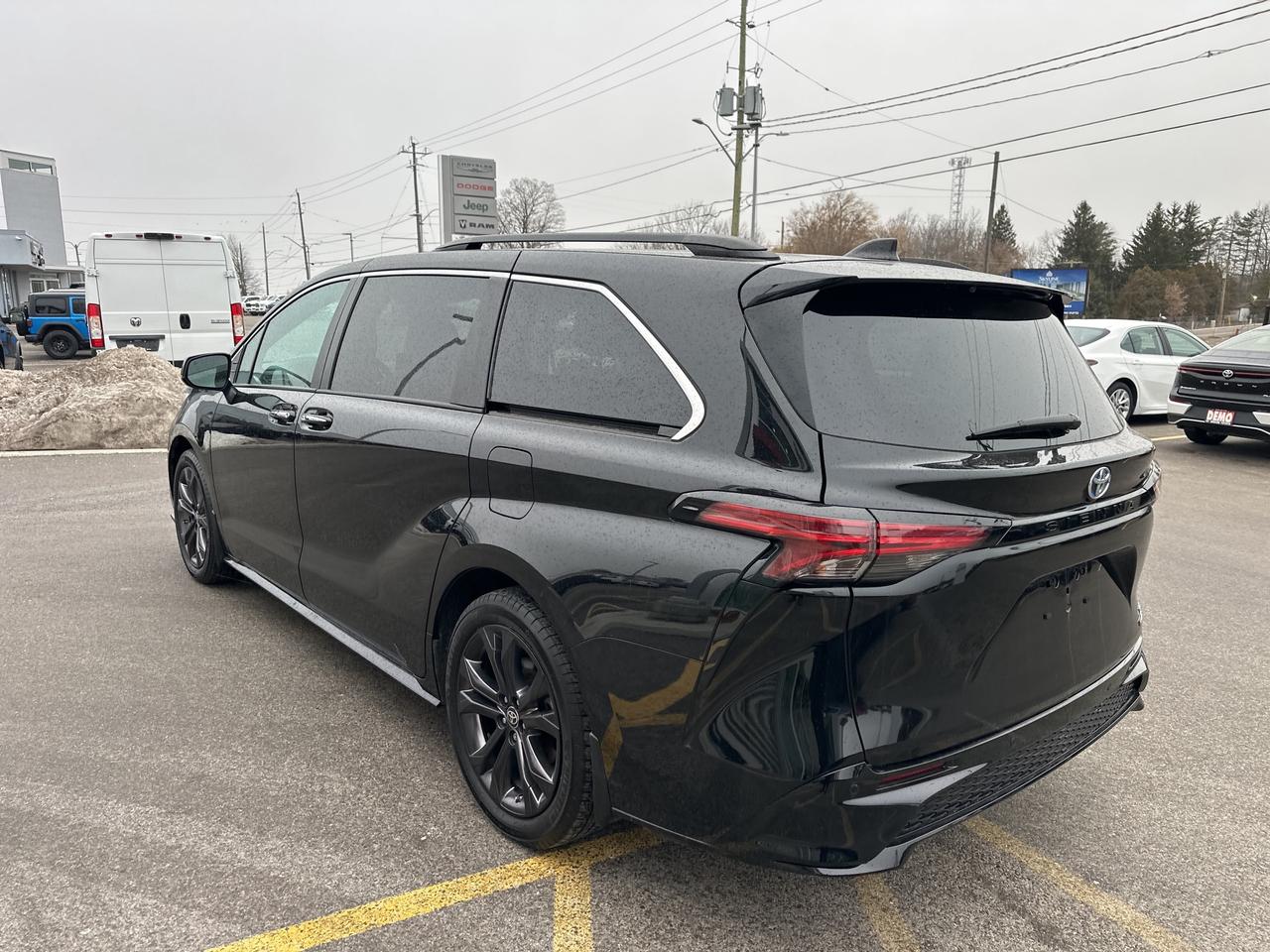 2023 Toyota Sienna XSE Photo