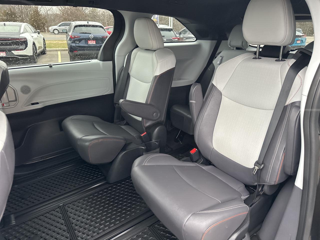 2023 Toyota Sienna XSE Photo