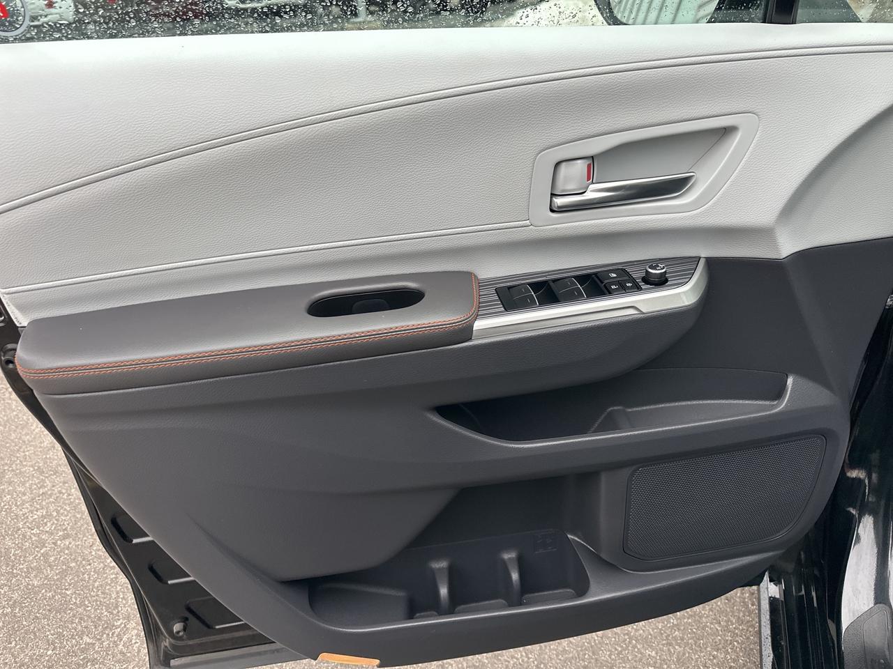 2023 Toyota Sienna XSE Photo