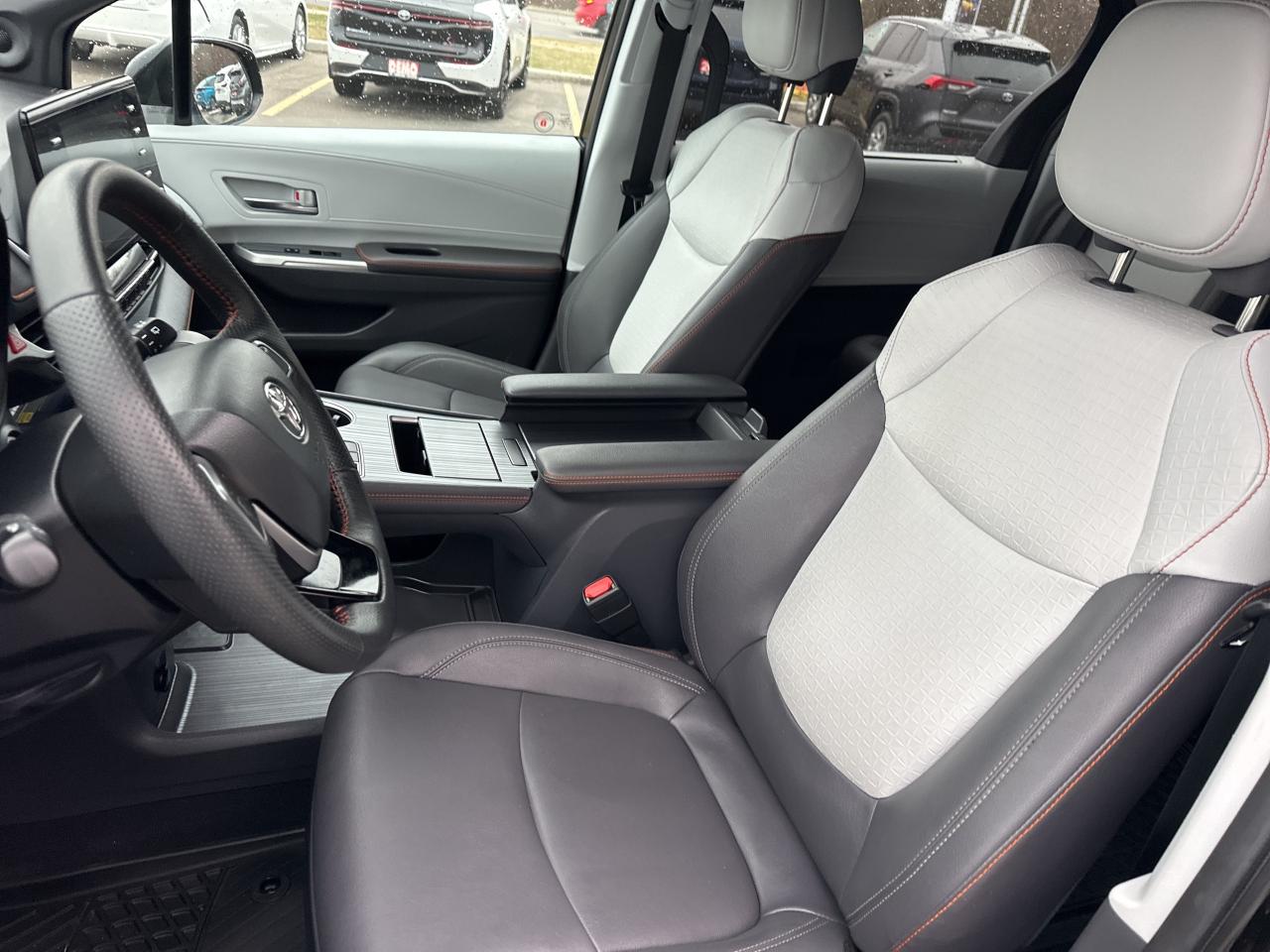 2023 Toyota Sienna XSE Photo