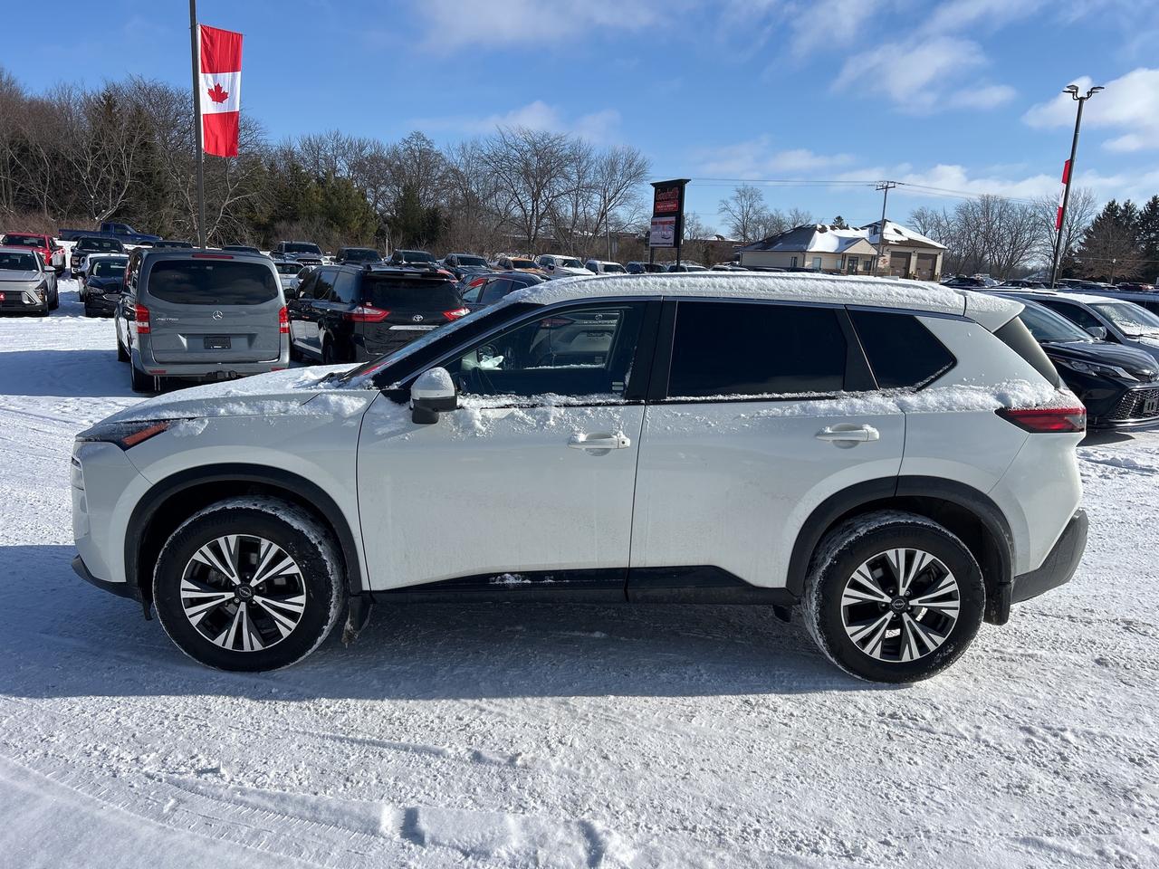 2023 Nissan Rogue SV, CLEAN CARFAX, SUNROOF, AWD, REMOTE START! - Photo #3