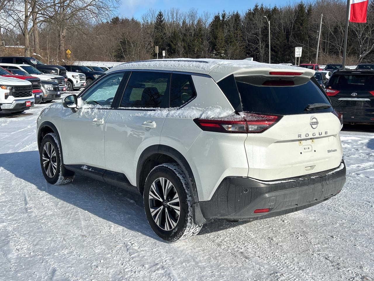 2023 Nissan Rogue SV, CLEAN CARFAX, SUNROOF, AWD, REMOTE START! - Photo #4