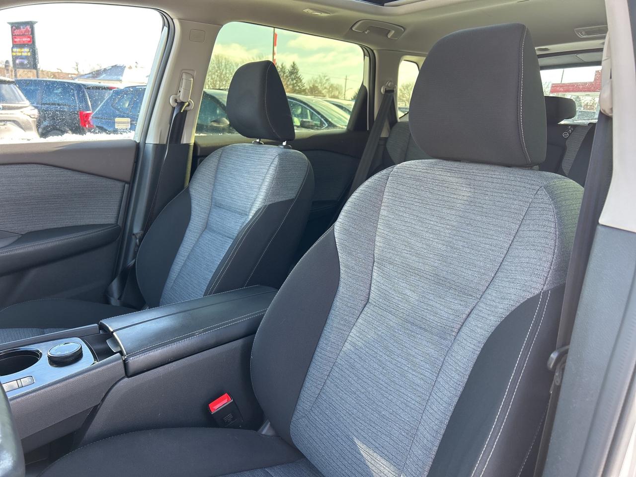 2023 Nissan Rogue SV, CLEAN CARFAX, SUNROOF, AWD, REMOTE START! - Photo #11