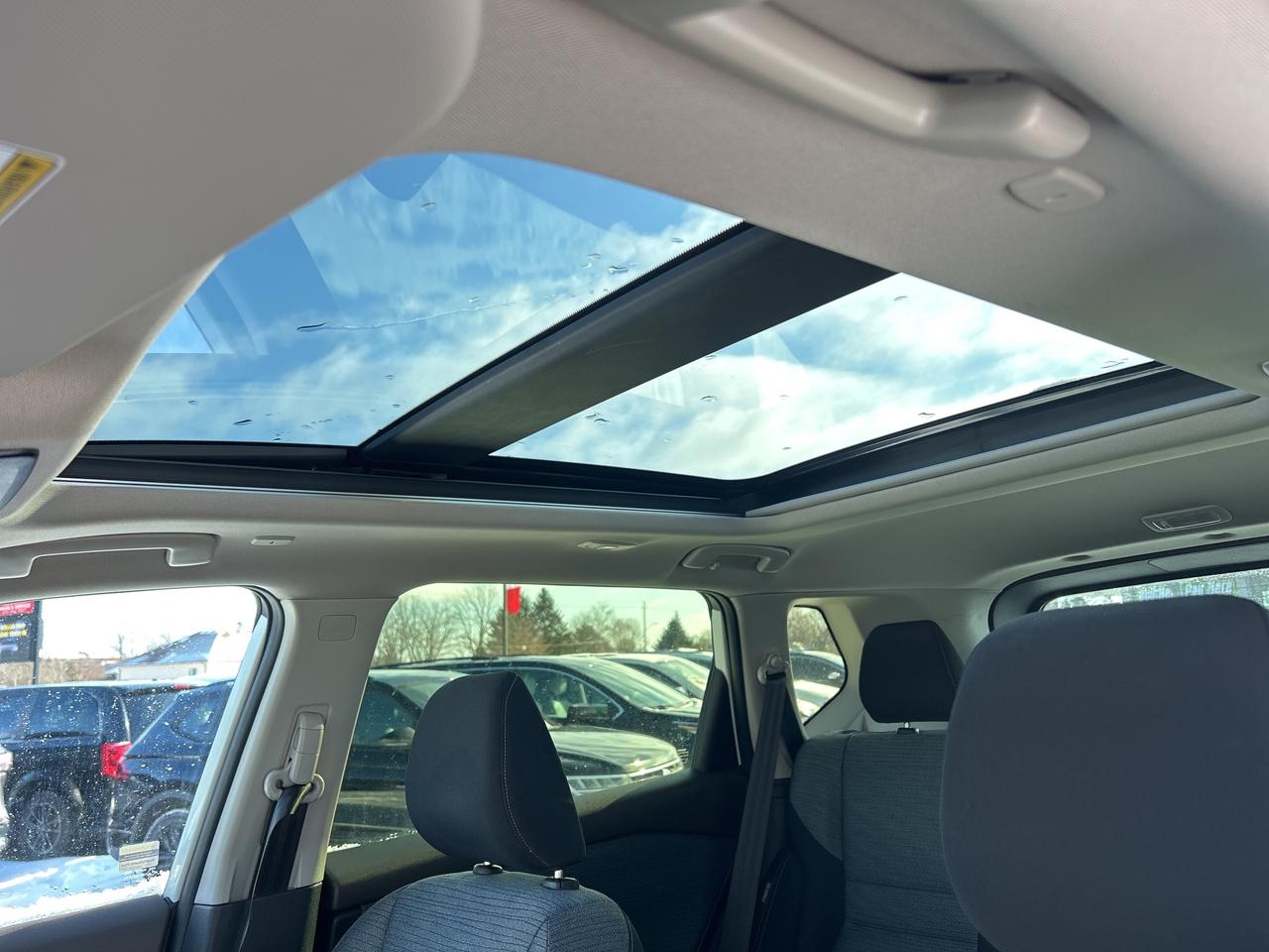 2023 Nissan Rogue SV, CLEAN CARFAX, SUNROOF, AWD, REMOTE START! - Photo #12