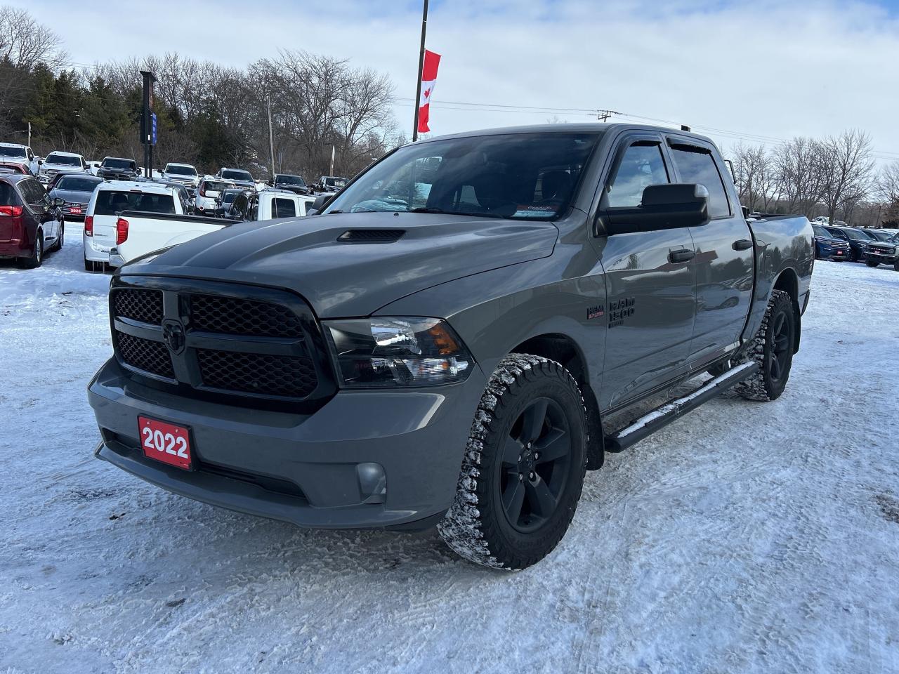 2022 RAM 1500 Classic CLEAN CARFAX, REMOTE START, HEATED STEERING WHEEL - Photo #2