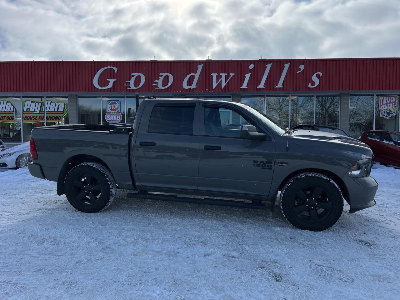 2022 RAM 1500 Classic CLEAN CARFAX, REMOTE START, HEATED STEERING WHEEL - Photo #1