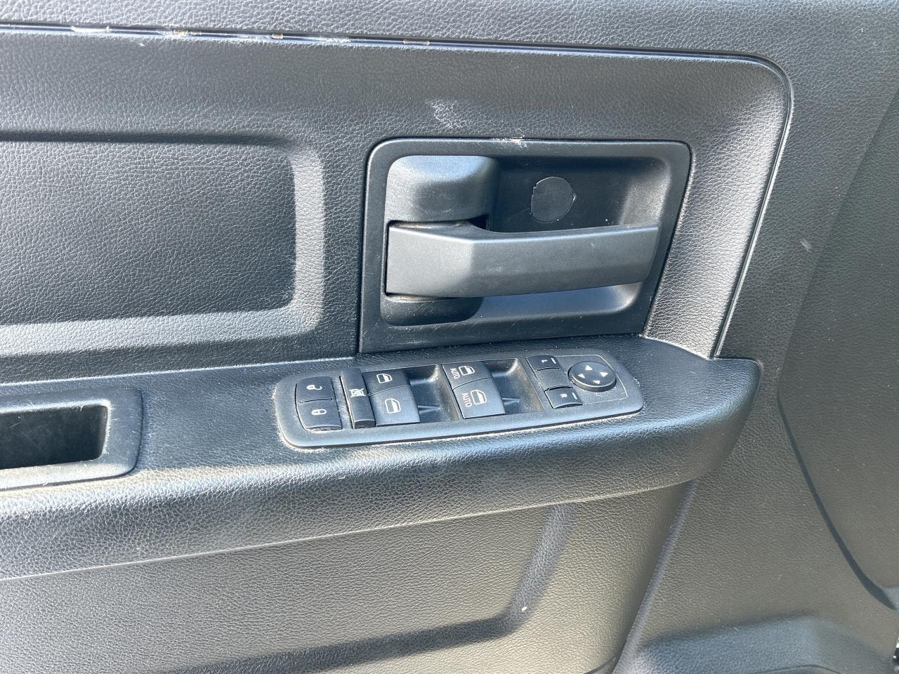 2022 RAM 1500 Classic CLEAN CARFAX, REMOTE START, HEATED STEERING WHEEL - Photo #14