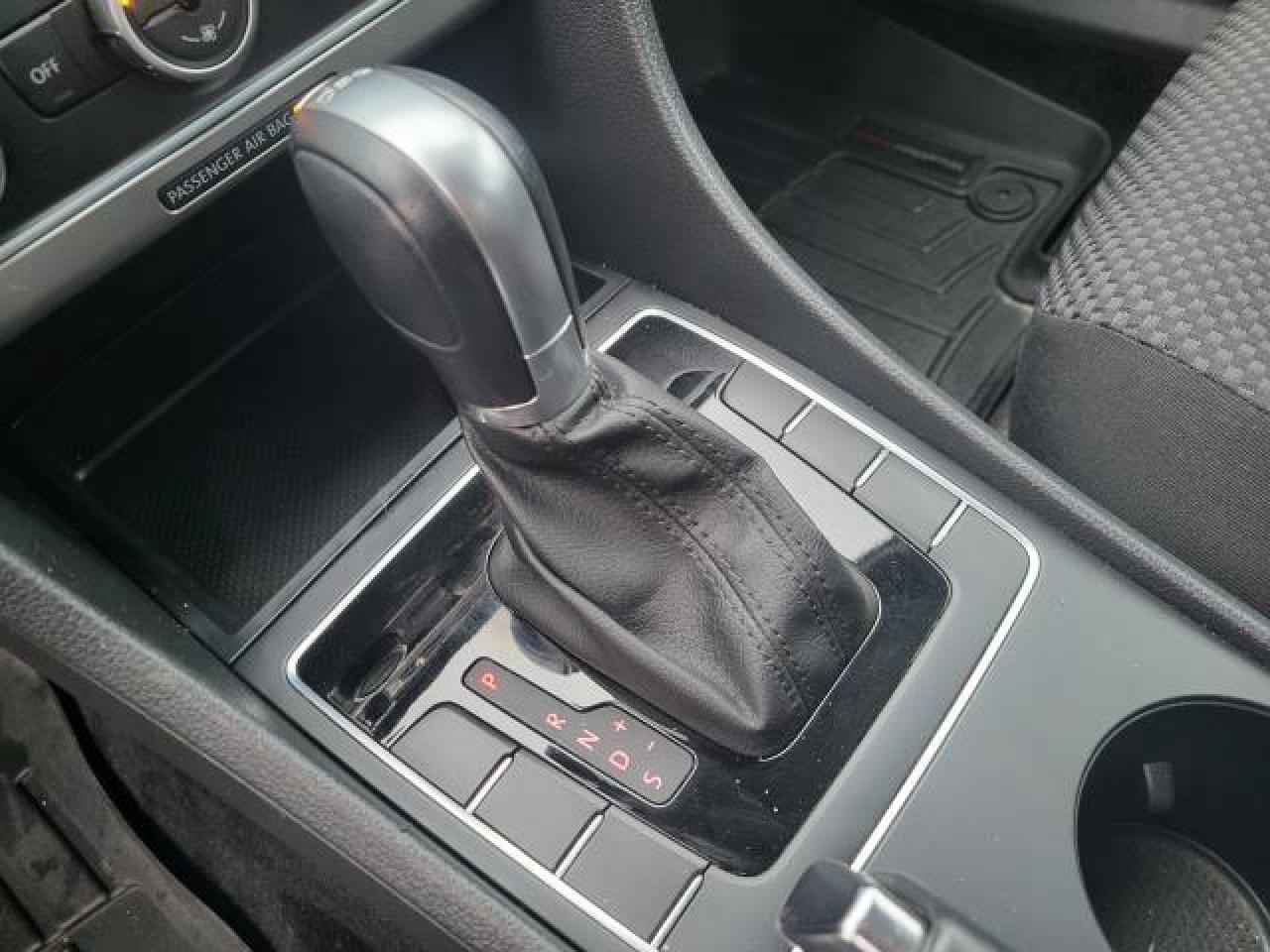 2015 Volkswagen Passat TDI TRENDLINE Photo