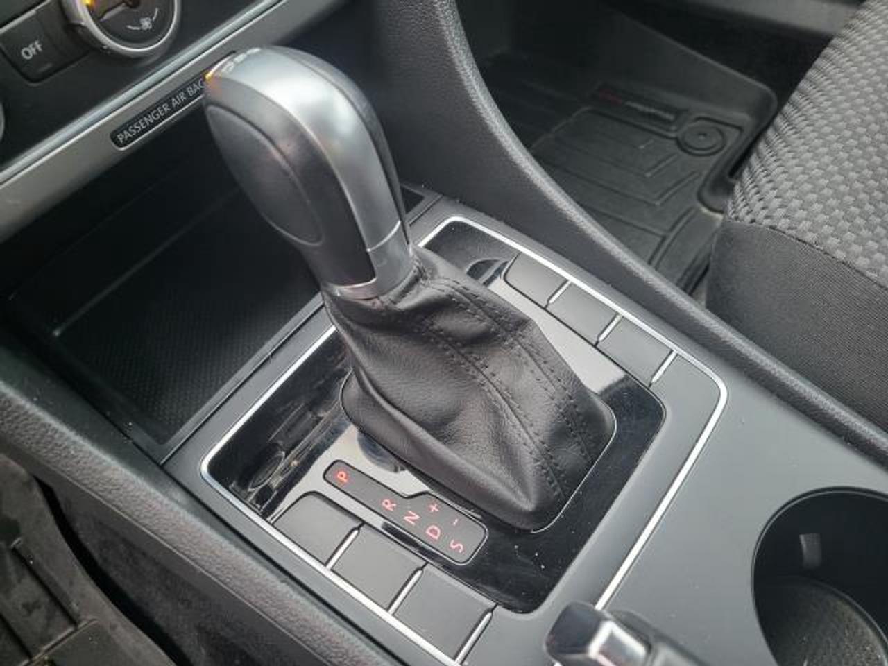 2015 Volkswagen Passat TDI TRENDLINE Photo