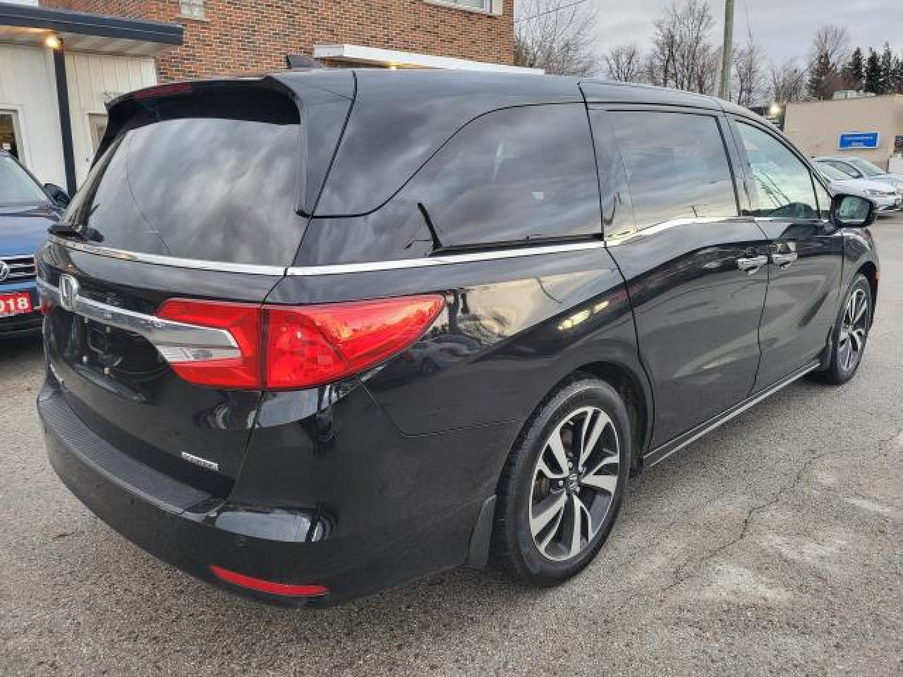2018 Honda Odyssey Touring Photo3
