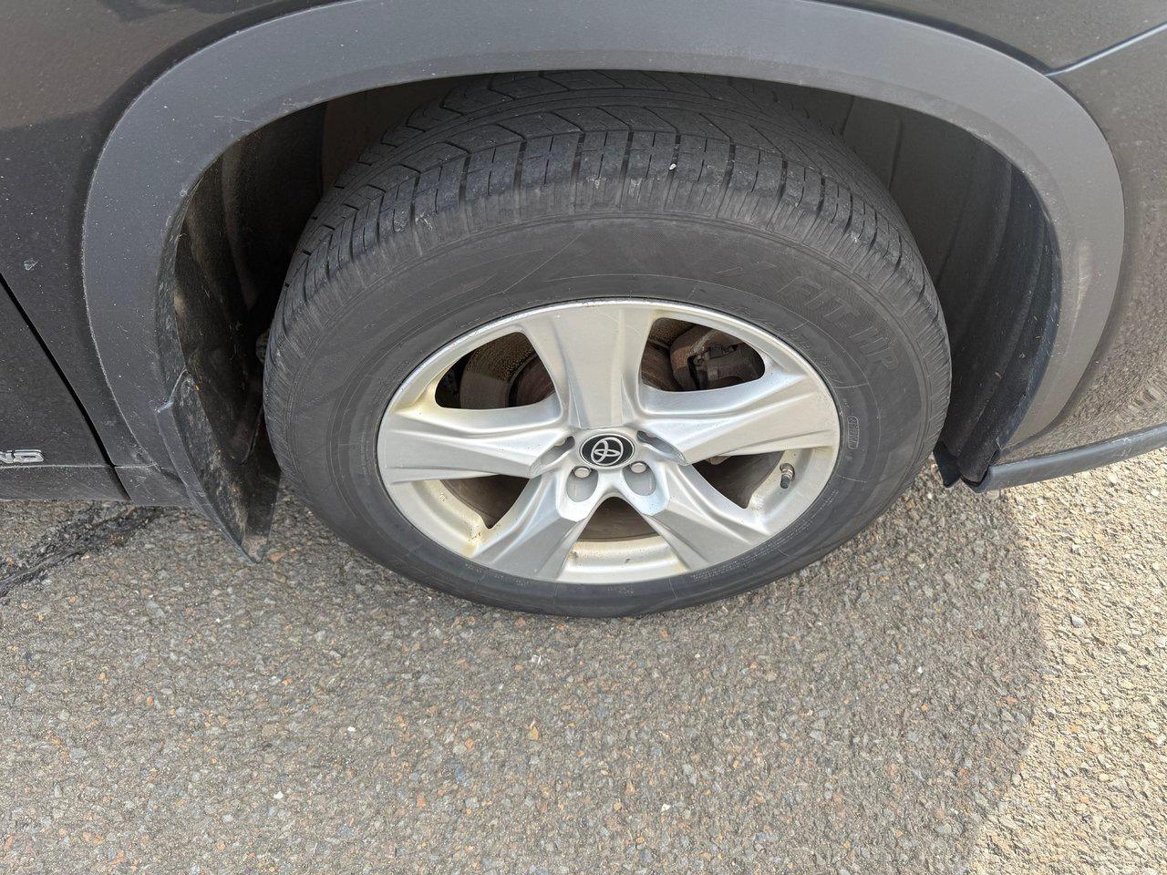 2023 Toyota Highlander HYBRID LE Photo