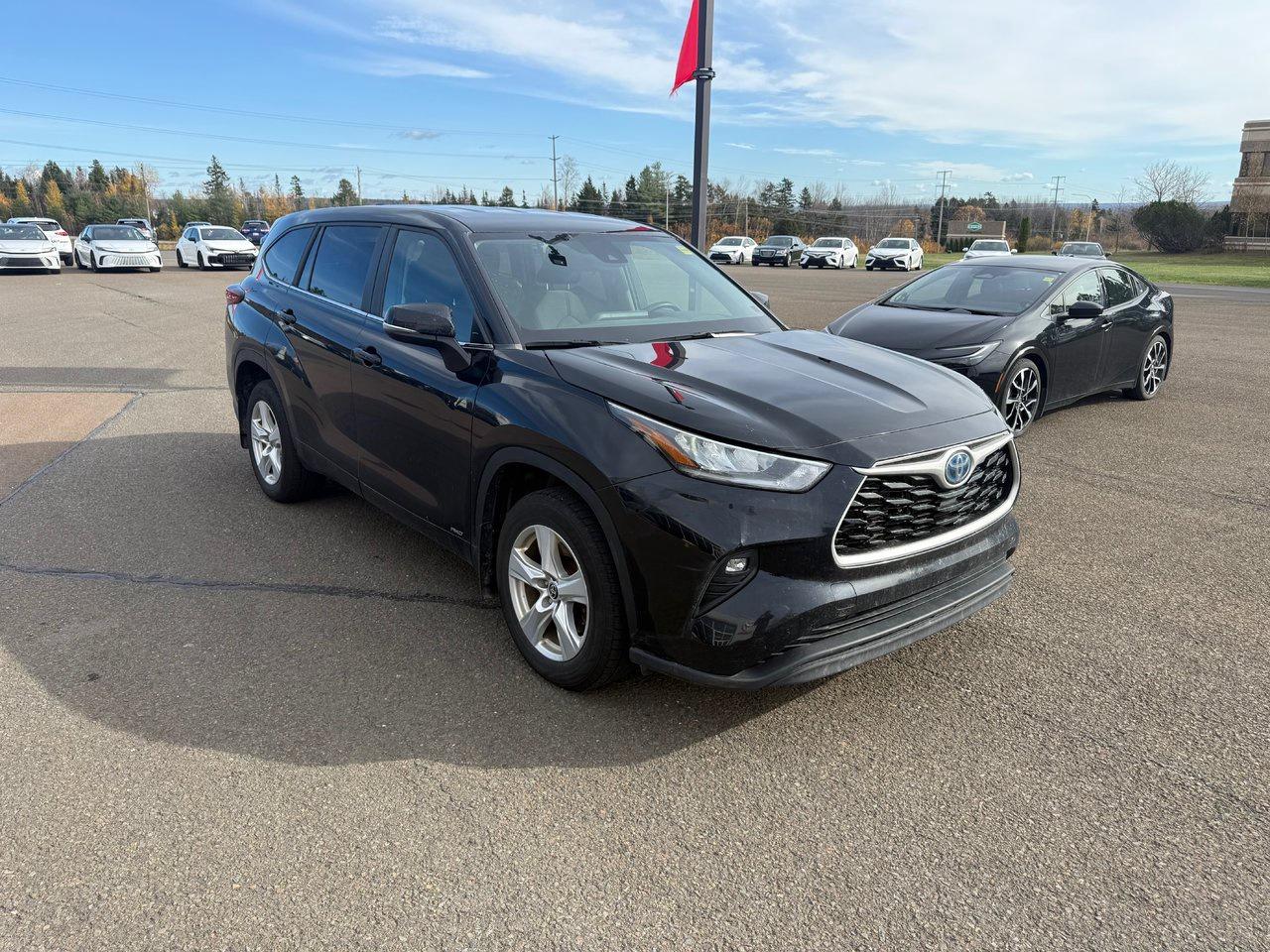 2023 Toyota Highlander HYBRID LE Photo