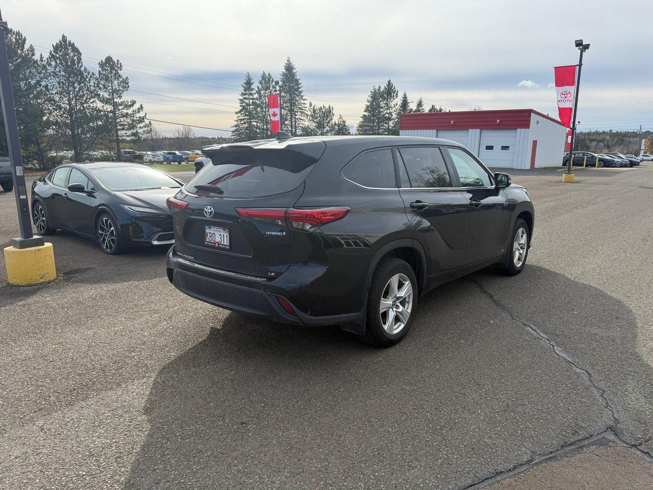 2023 Toyota Highlander HYBRID LE Photo