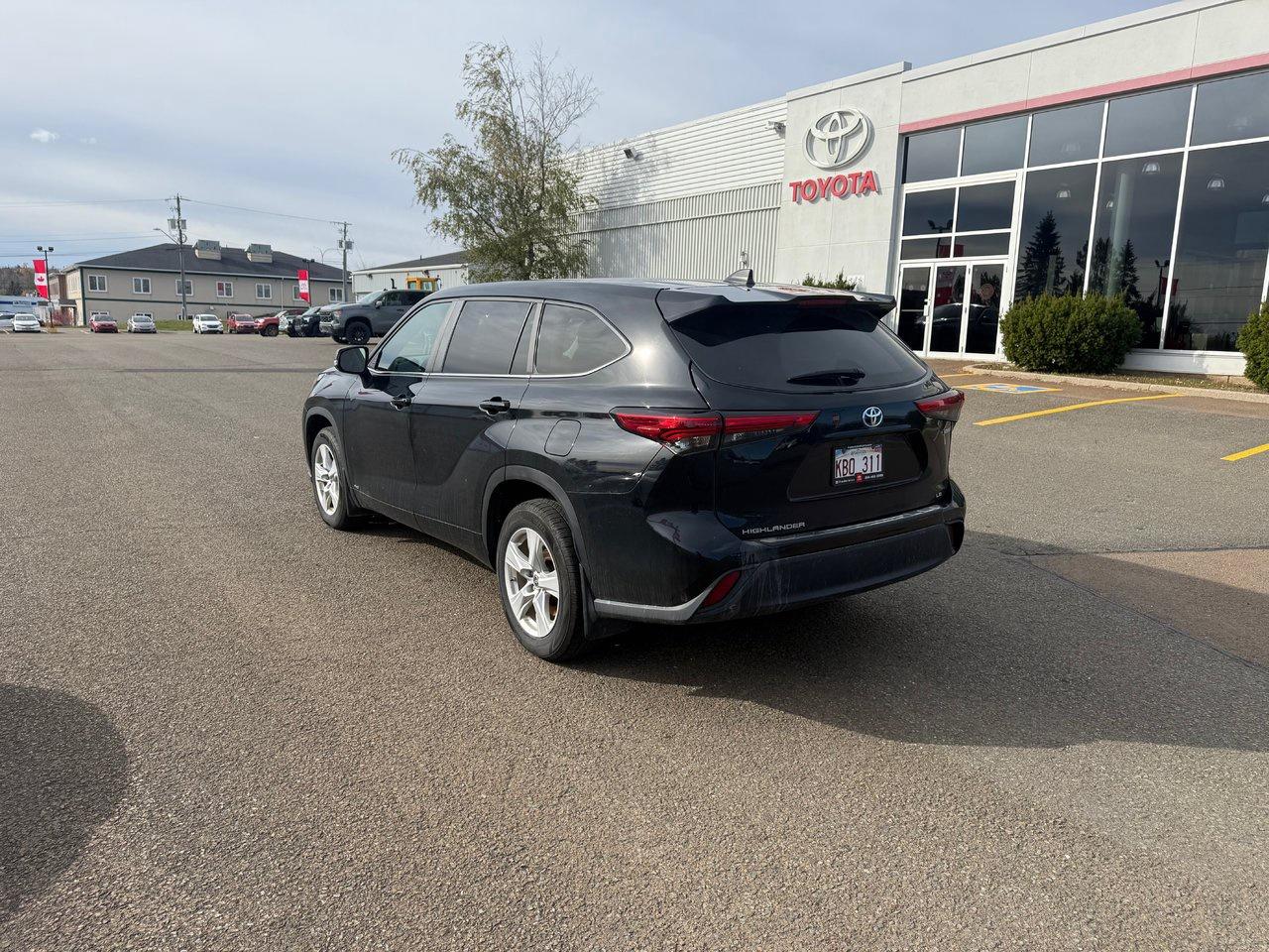 2023 Toyota Highlander HYBRID LE Photo