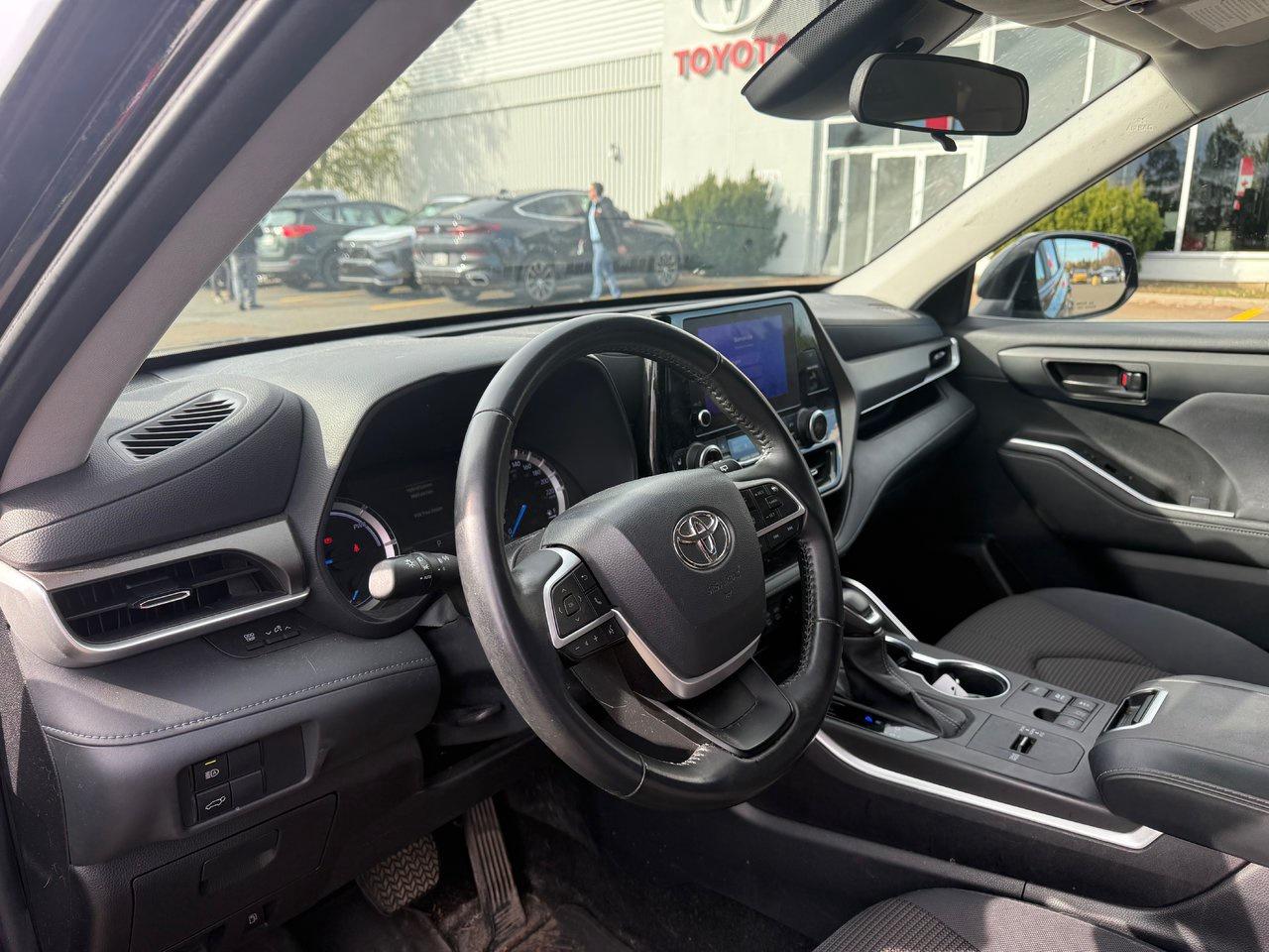 2023 Toyota Highlander HYBRID LE Photo