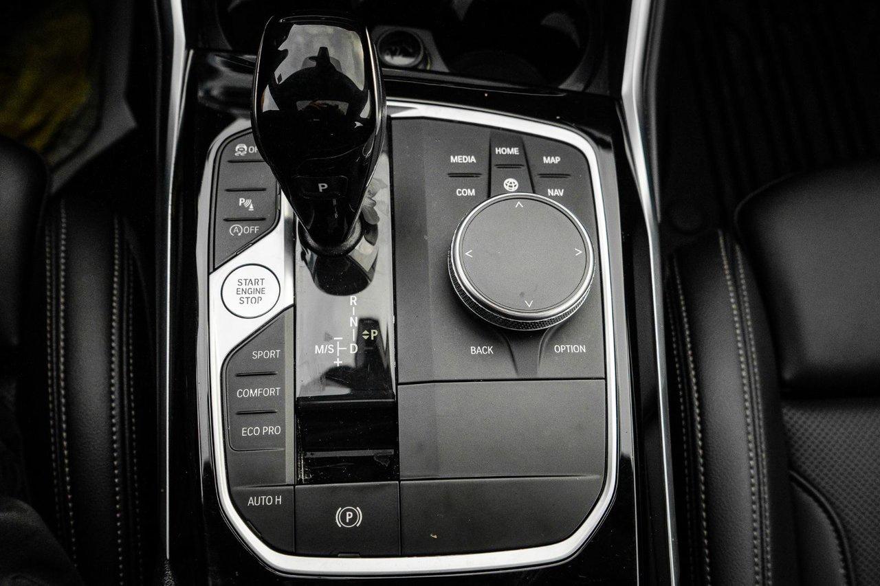 2022 BMW 3 Series 330i xDrive Photo