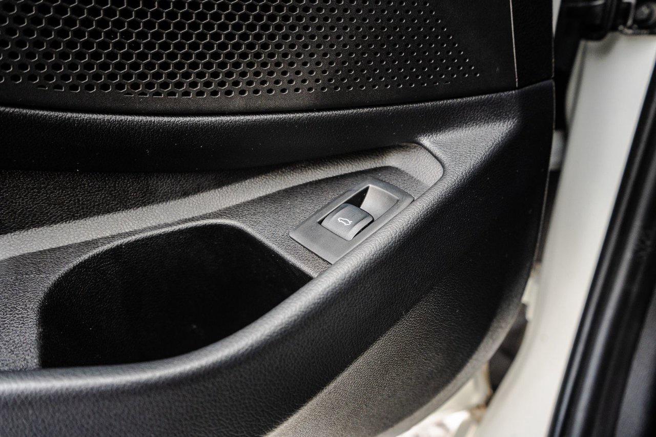 2022 BMW 3 Series 330i xDrive Photo